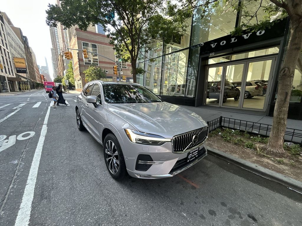 2023 Volvo XC60 B5 Plus Bright Theme SUV
