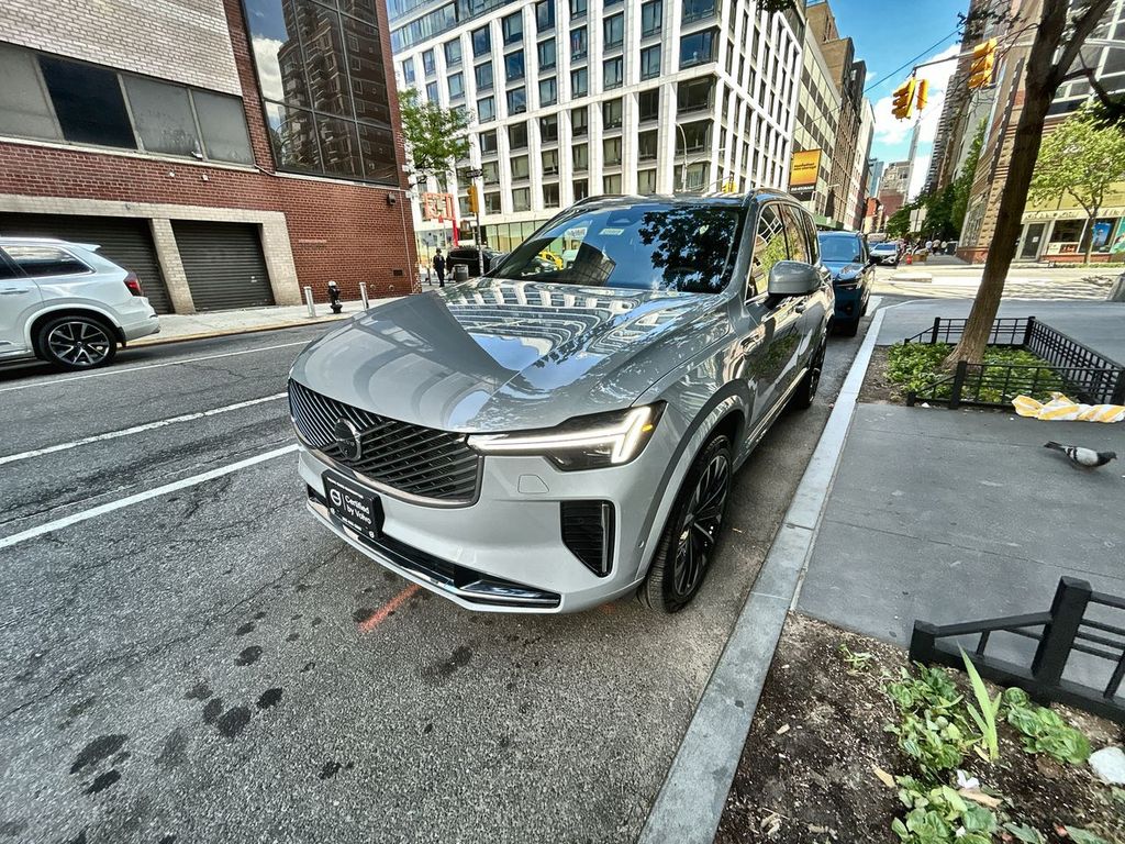 2025 Volvo XC90 4