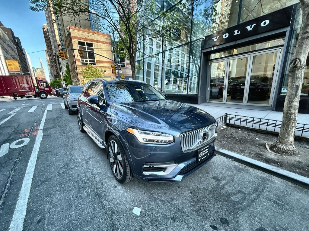 2023 Volvo XC90 2