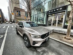 2023 Volvo XC40 B5 Plus Dark Theme SUV