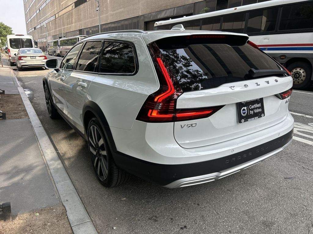 2025 Volvo V90 Cross Country Plus - Photo 6