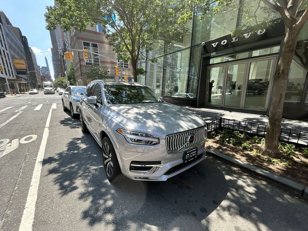 2023 Volvo XC90 2