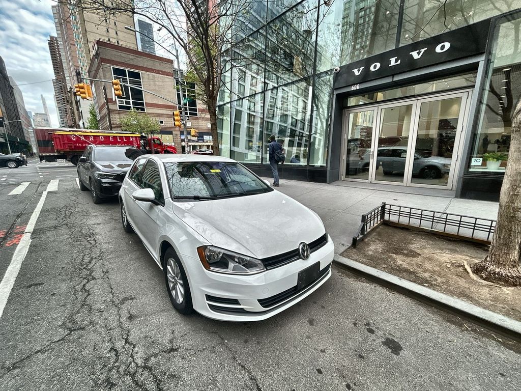 2016 Volkswagen Golf TSI S