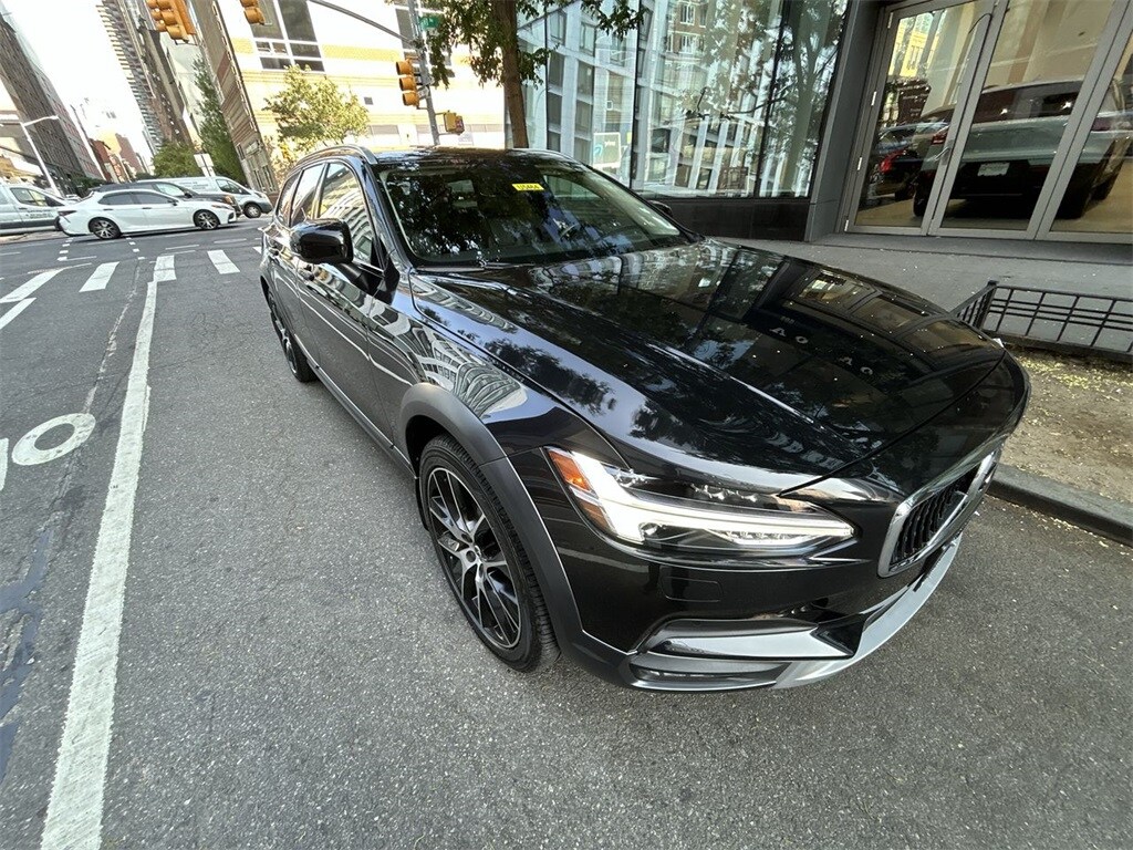 2020 Volvo V90 Cross Country T6 AWD photo 2