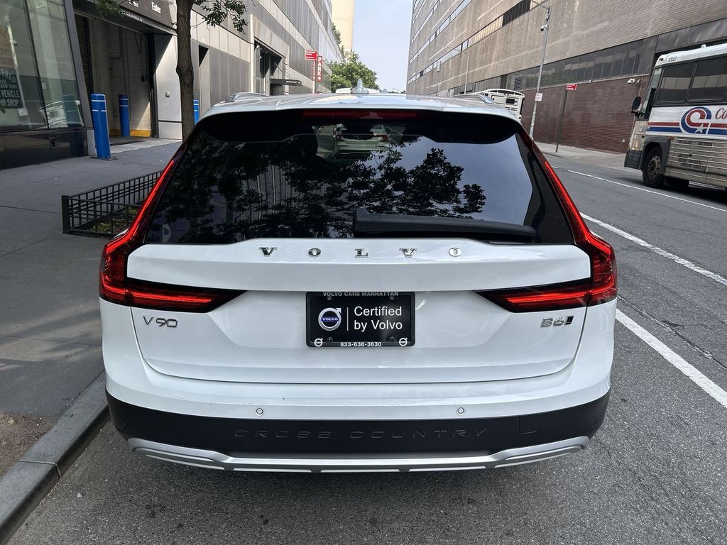 2025 Volvo V90 Cross Country Plus - Photo 7