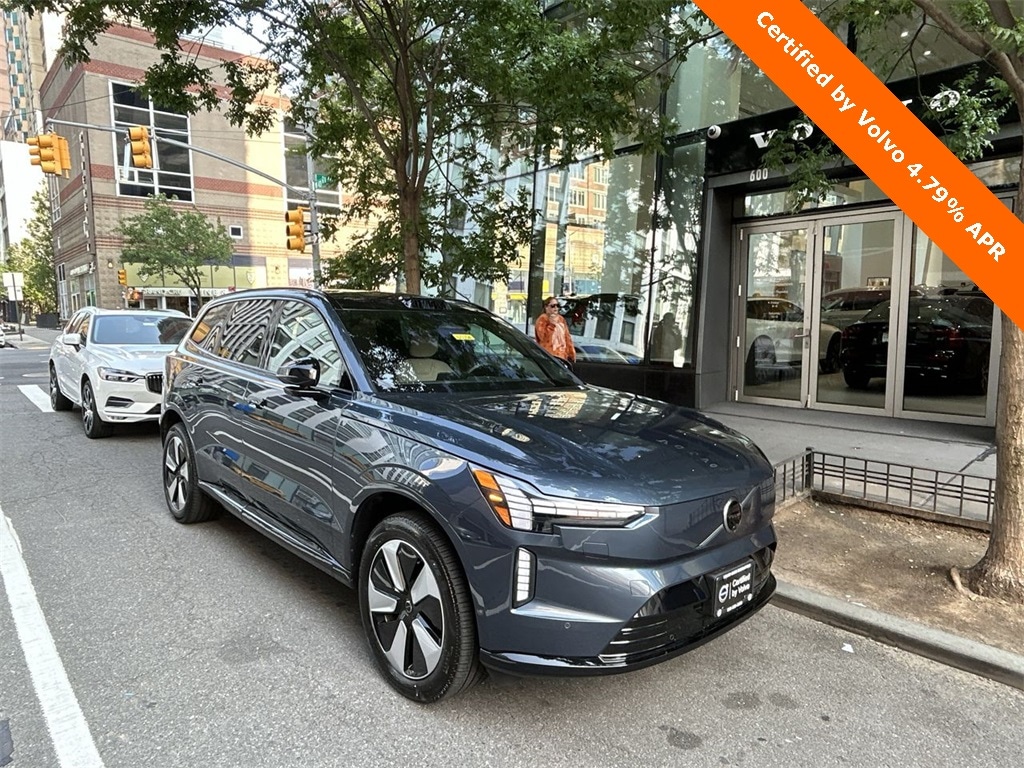 2025 Volvo EX90 Plus's photo