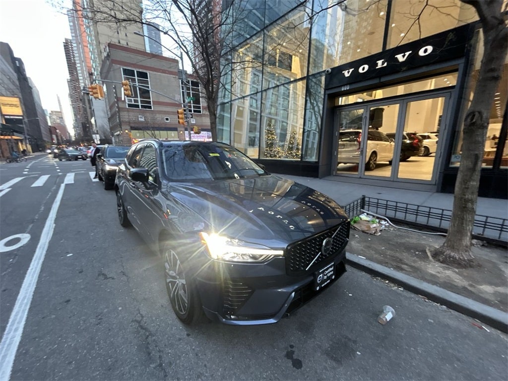 2025 Volvo XC60 B5 Plus SUV