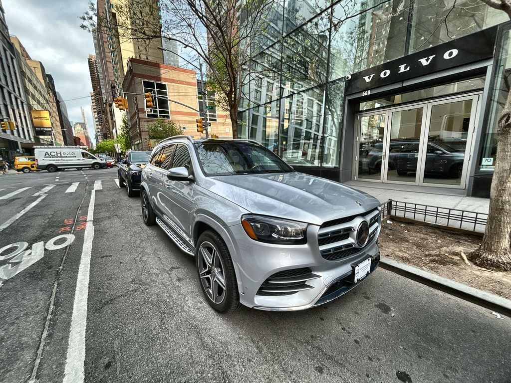 2023 Mercedes-Benz GLS 2