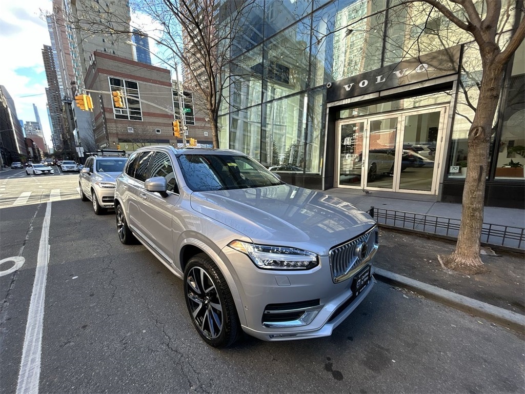 2023 Volvo XC90 B5 Plus SUV