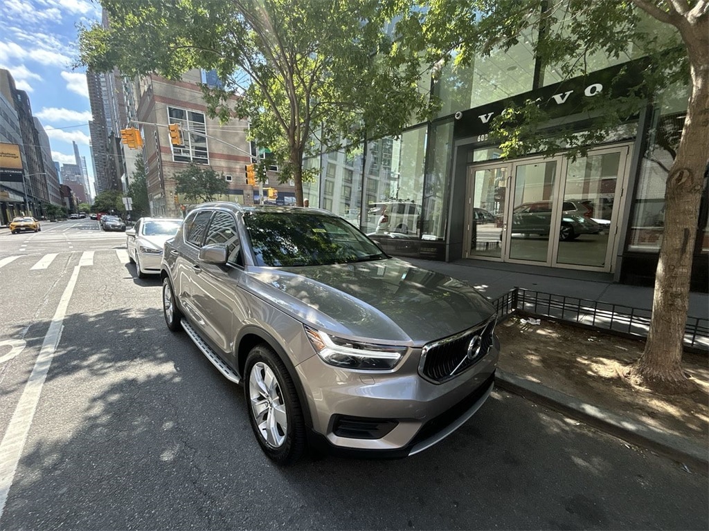 2022 Volvo XC40 Momentum