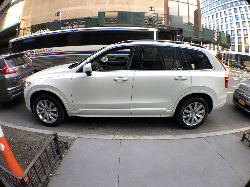 2019 Volvo XC90 2