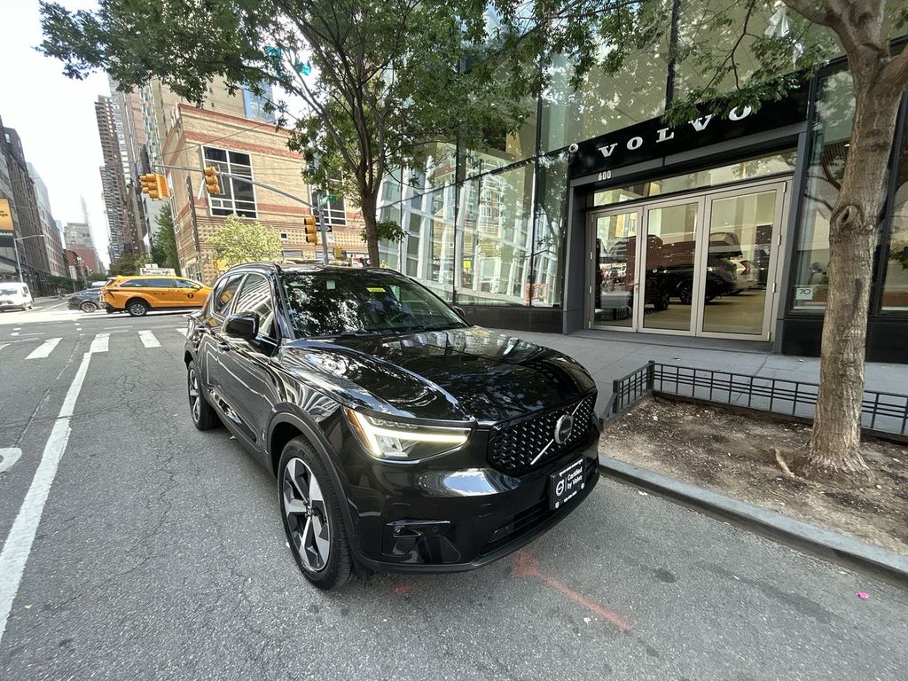 2024 Volvo XC40 Plus