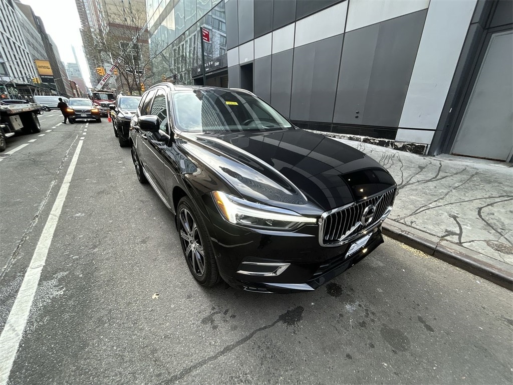 2021 Volvo XC60 Inscription's photo