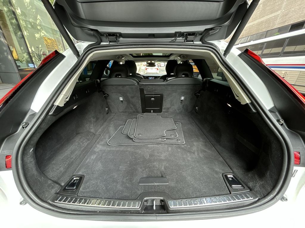 2025 Volvo V90 Cross Country Plus - Photo 24