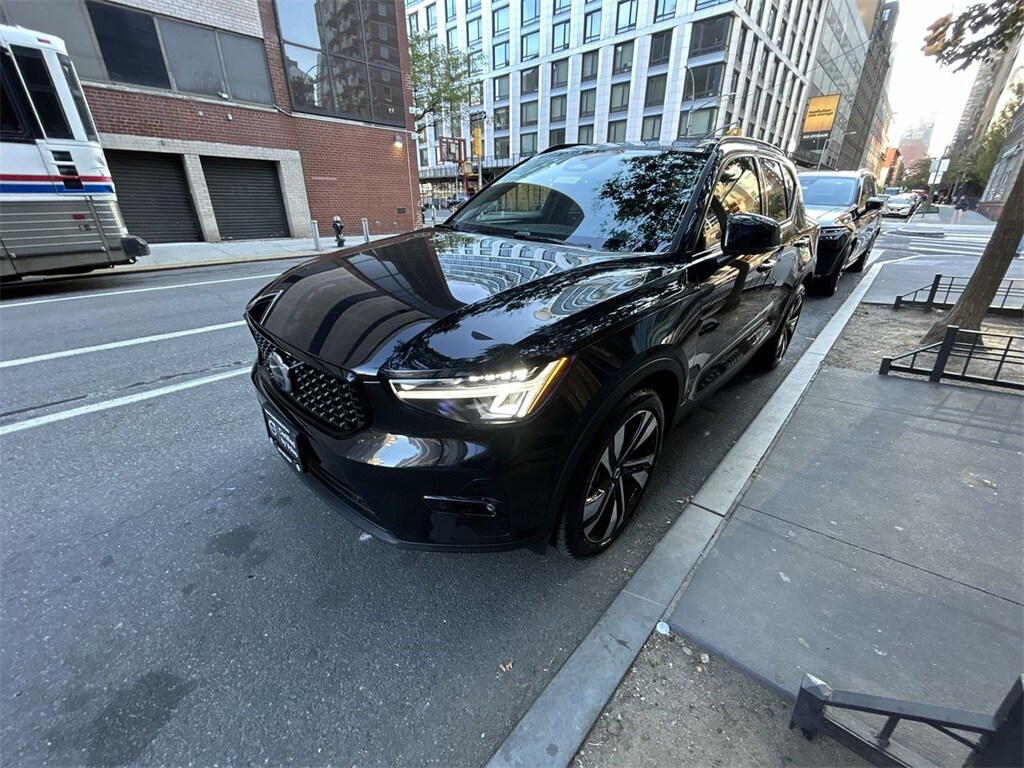 2023 Volvo XC40 Plus photo 4