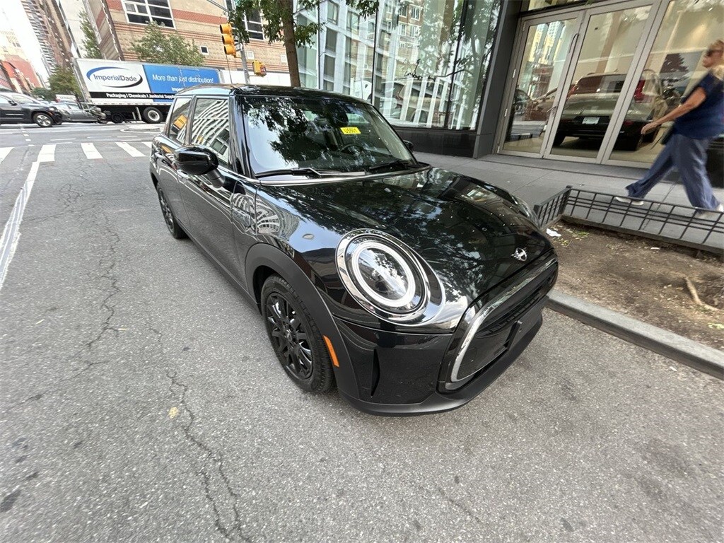 2023 Mini Cooper Signature photo 2