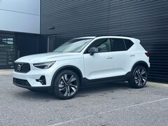2025 Volvo XC40 B5 Plus Dark Theme SUV