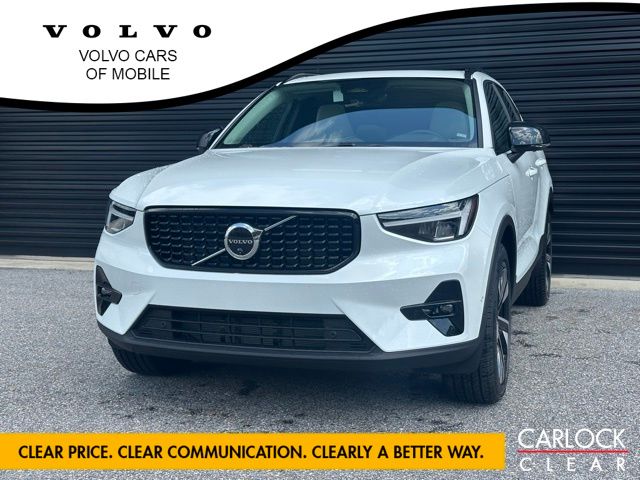 2025 Volvo XC40 Plus photo 3