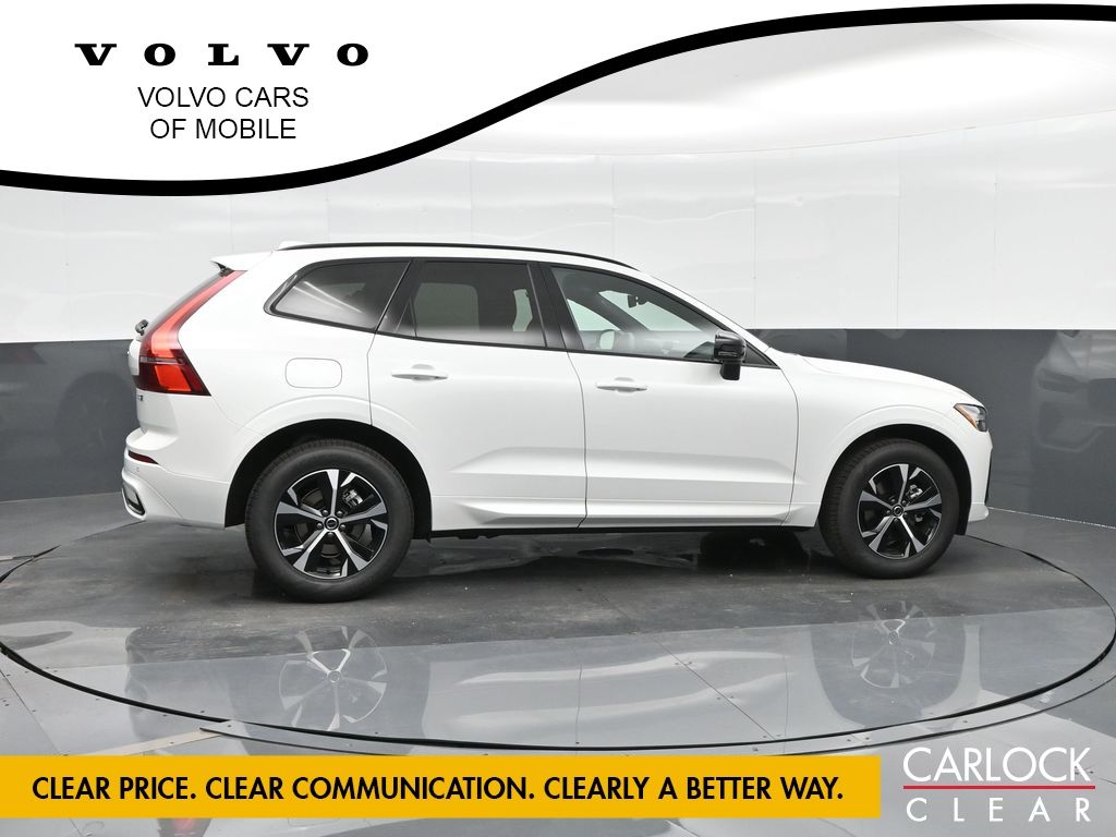 2026 Volvo XC60 B5 Core photo 3