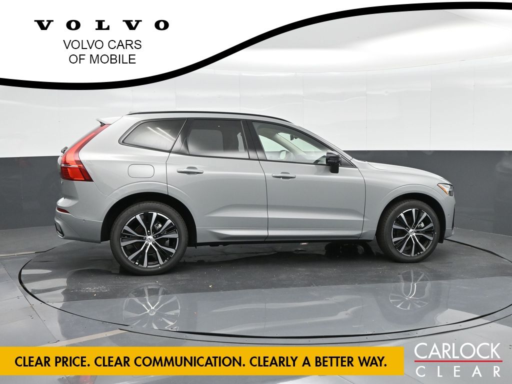 2025 Volvo XC60 B5 Plus photo 3