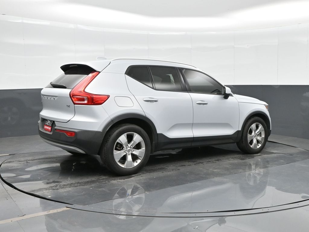 Used 2020 Volvo XC40 T4 Momentum SUV