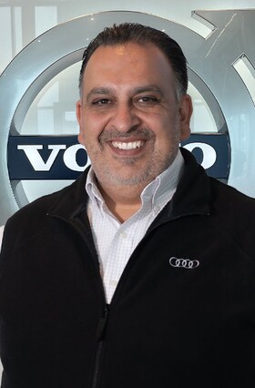 Staff member Mustafa Elastal from 57d2523275b1