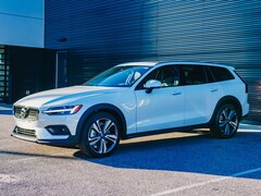 2025 Volvo V60 Cross Country B5 Plus Wagon