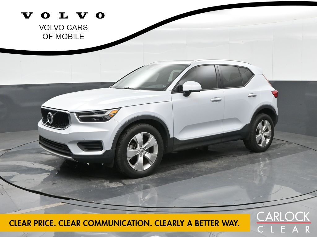 2020 Volvo XC40 Momentum's photo