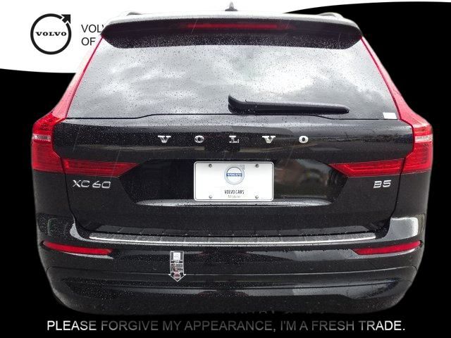 2023 Volvo XC60 B5 Core photo 3