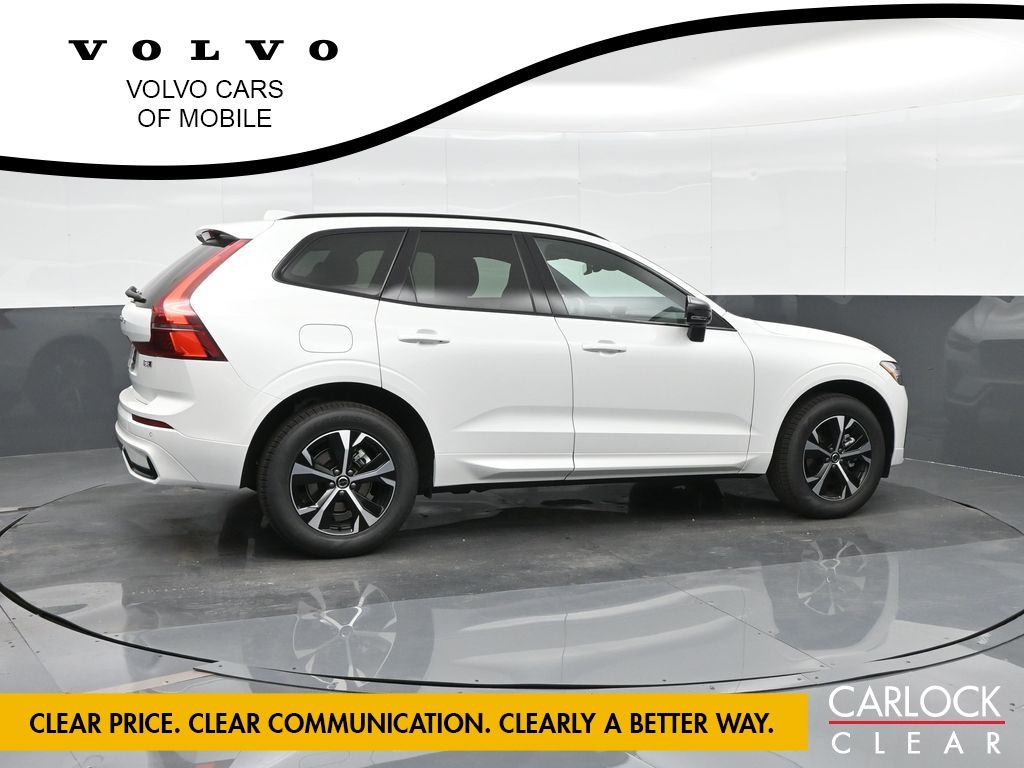 2026 Volvo XC60 B5 Core photo 2