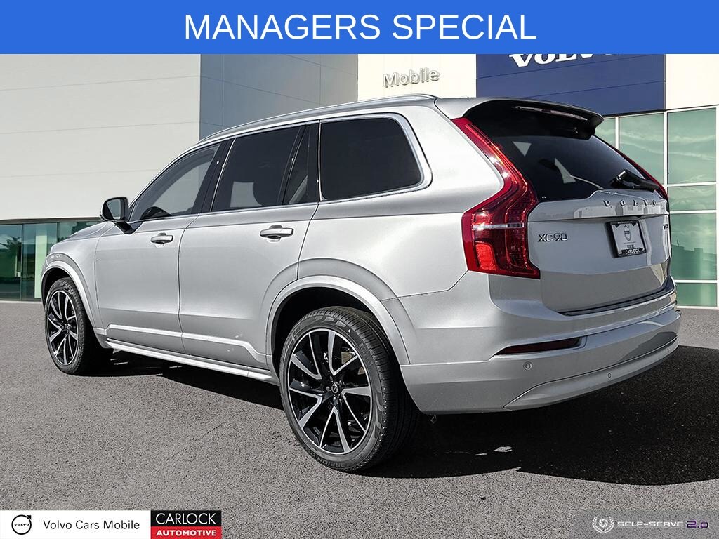 2022 Volvo XC90 T6 Momentum photo 4
