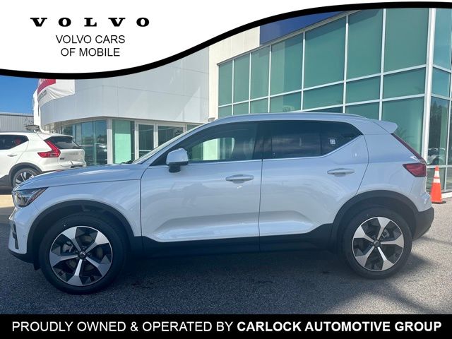 2024 Volvo XC40 Plus photo 2