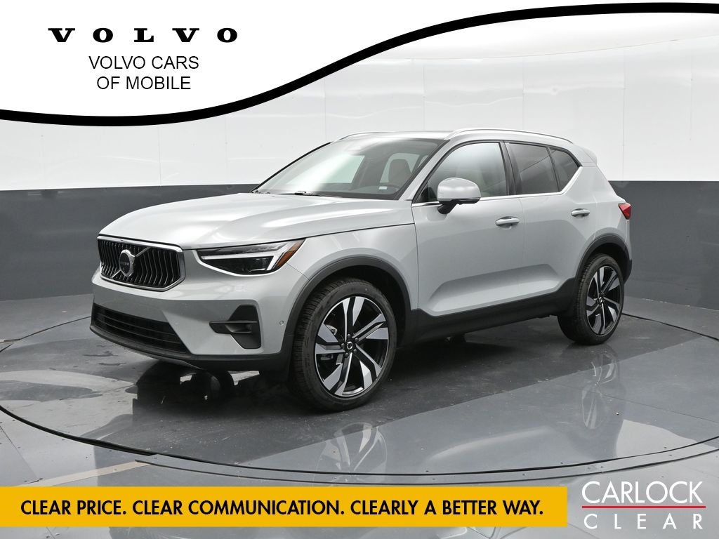 2025 Volvo XC40 B5 Ultra Bright Theme