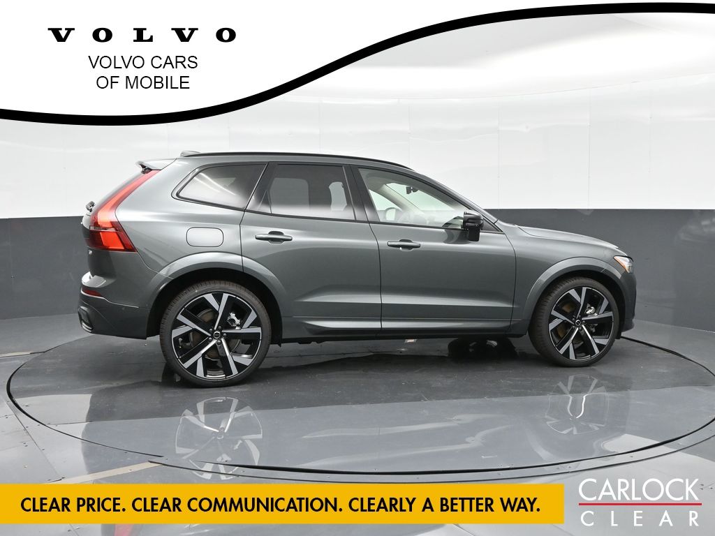 2026 Volvo XC60 Hybrid T8 photo 2