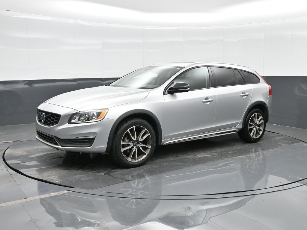 2017 Volvo V60 Base's photo