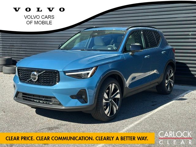 2025 Volvo XC40 photo 2