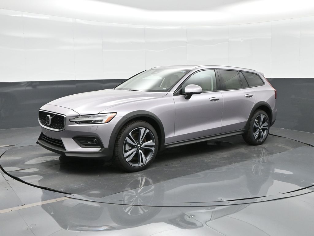 2026 Volvo V60 Cross Country Plus's photo