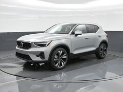 2025 Volvo XC40 B5 Ultra Bright Theme SUV