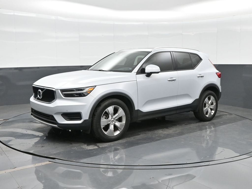 2020 Volvo XC40 Momentum's photo