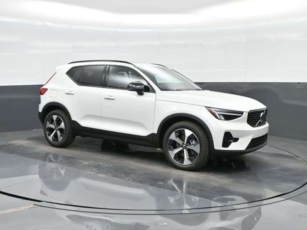 New 2026 Volvo XC40 B4 Plus SUV