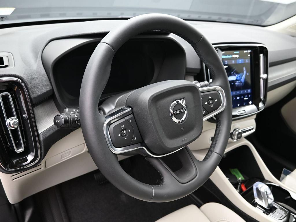 2025 Volvo XC40 Ultra - Photo 11