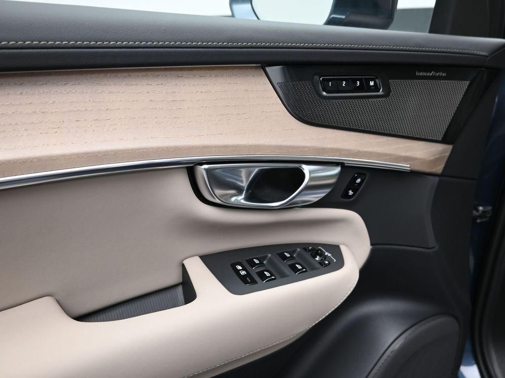 2026 Volvo XC90 Plus - Photo 12