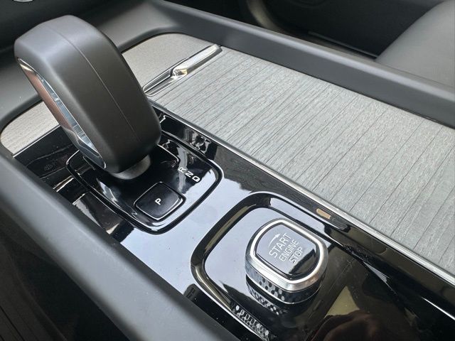 2025 Volvo XC60 Plus - Photo 23