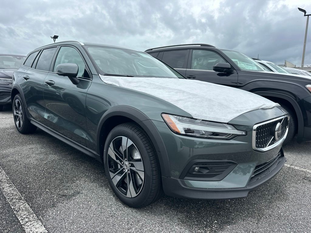 2026 Volvo V60 Cross Country B5 Plus AWD's photo