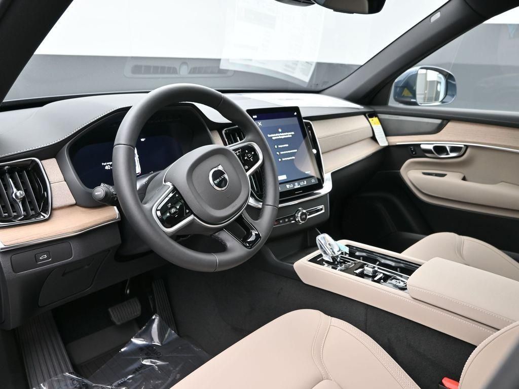 2026 Volvo XC90 Plus - Photo 7