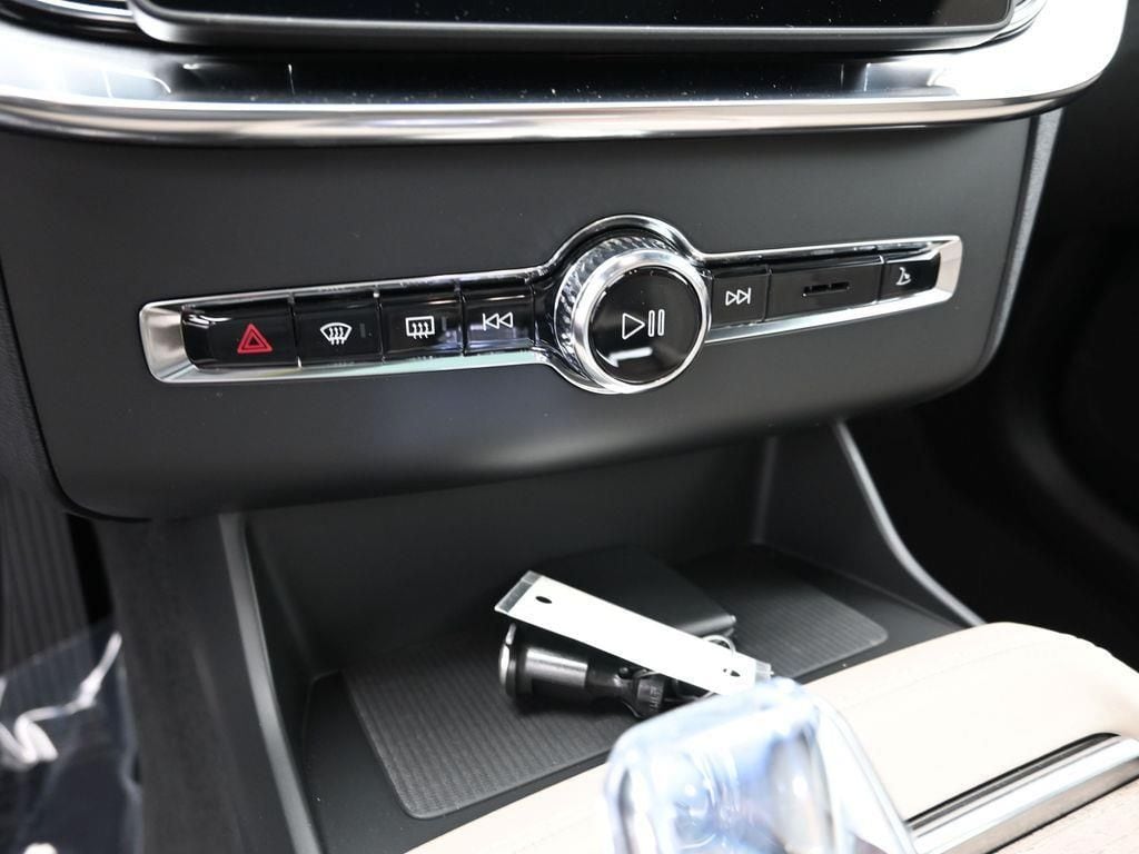 2026 Volvo XC90 Core - Photo 18