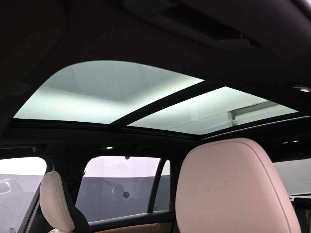 2026 Volvo XC90 Plus - Photo 11