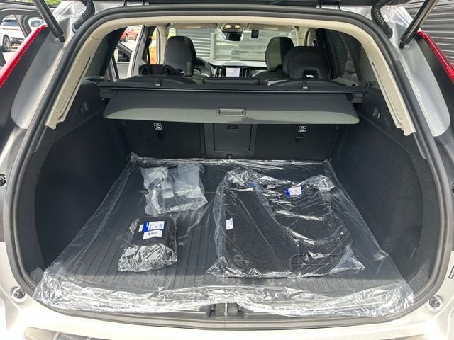 2025 Volvo XC60 Plus - Photo 14