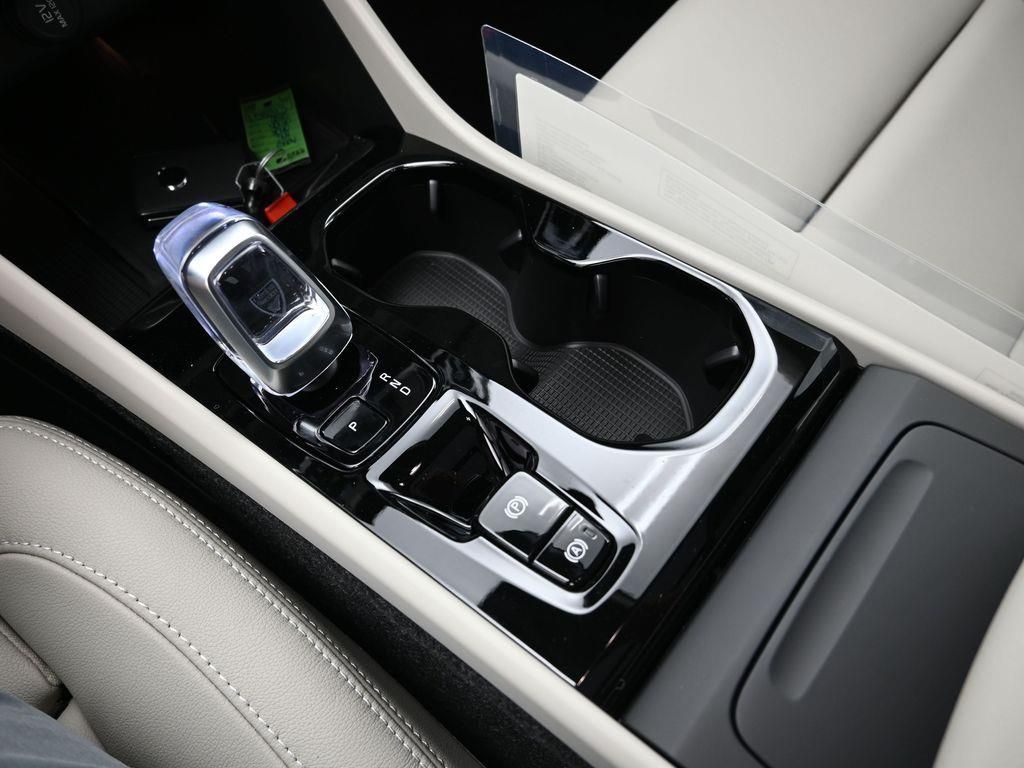 2025 Volvo XC40 Ultra - Photo 17