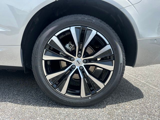 2025 Volvo XC60 Plus - Photo 11
